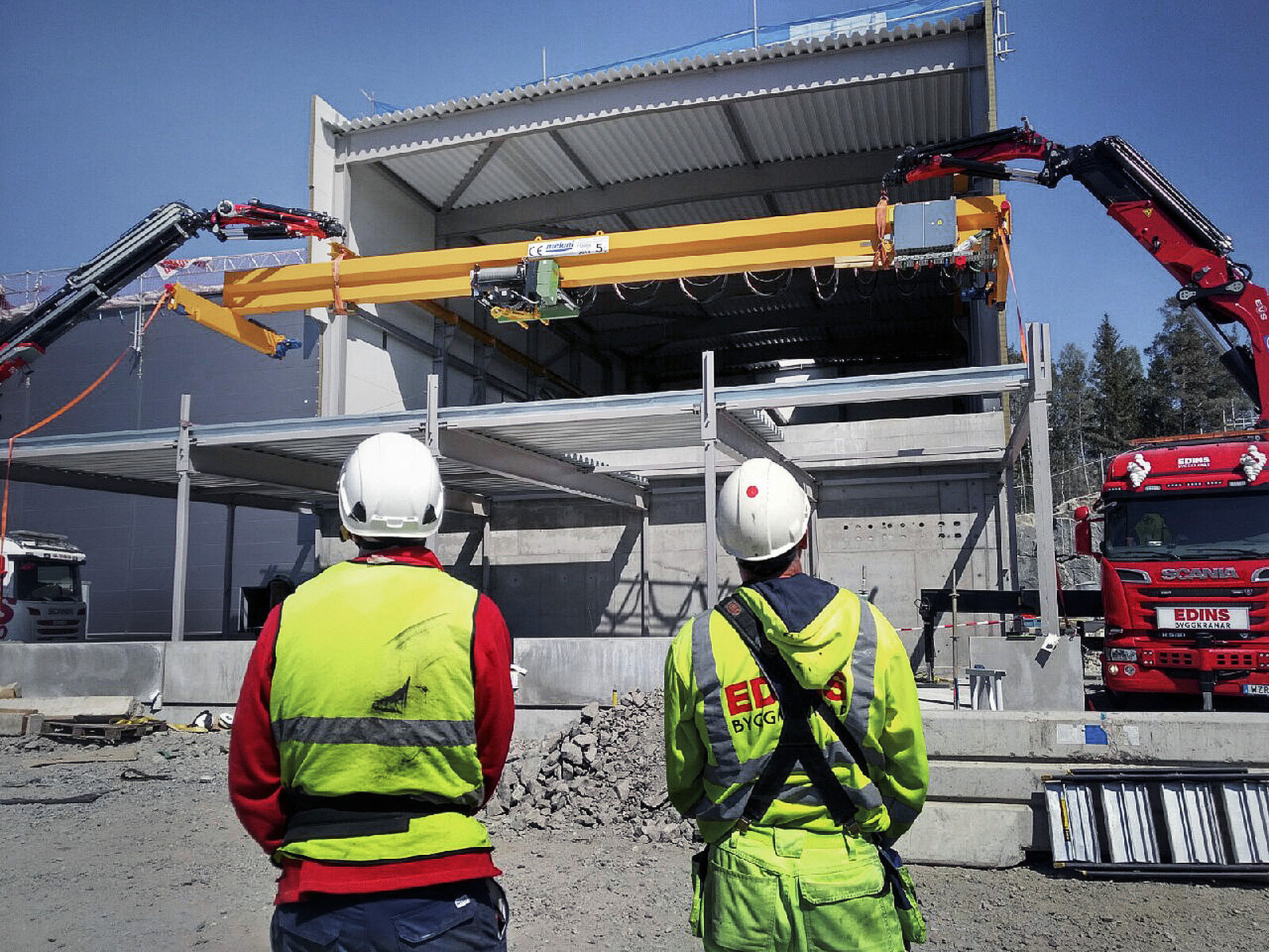 718068 • Sweden • Bro • Hogbytorp - Installation phase of single girder bridge crane with electrohydraulic grab for organic waste handling